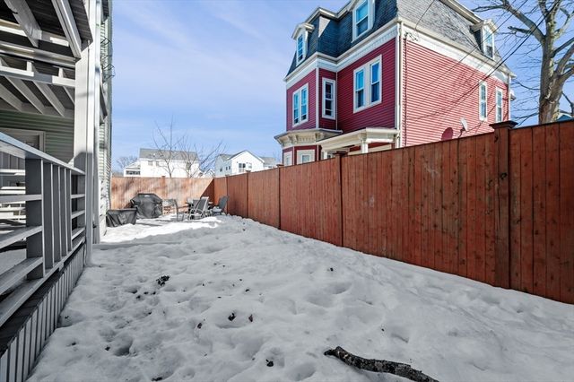 14 Holton St 4, Medford, MA 02155