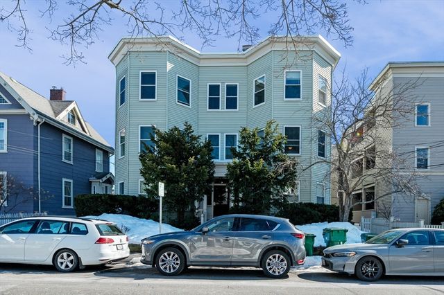 14 Holton St 4, Medford, MA 02155