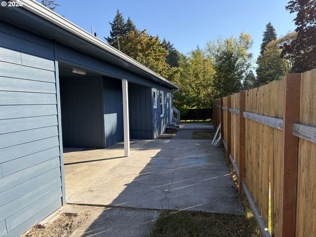 1022 Horn Ln, Eugene, OR 97404