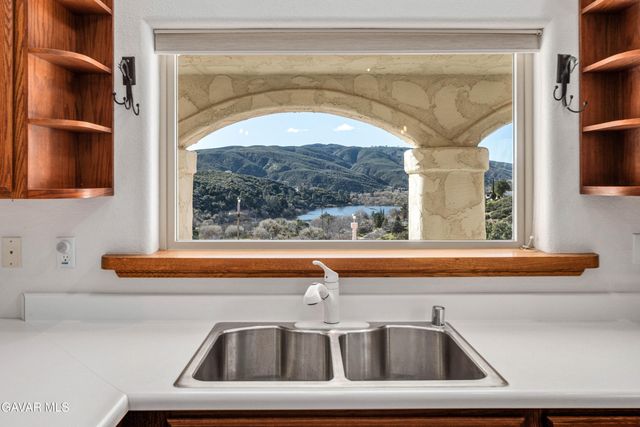 43738 Mountain View Road, Lake Hughes, CA 93532