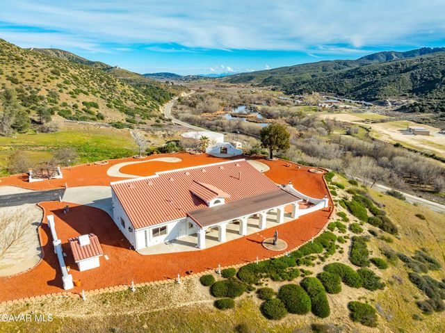 43738 Mountain View Road, Lake Hughes, CA 93532
