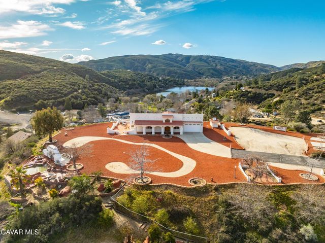 43738 Mountain View Road, Lake Hughes, CA 93532