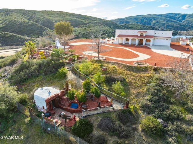 43738 Mountain View Road, Lake Hughes, CA 93532