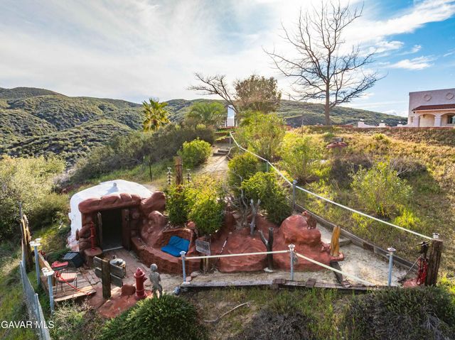 43738 Mountain View Road, Lake Hughes, CA 93532