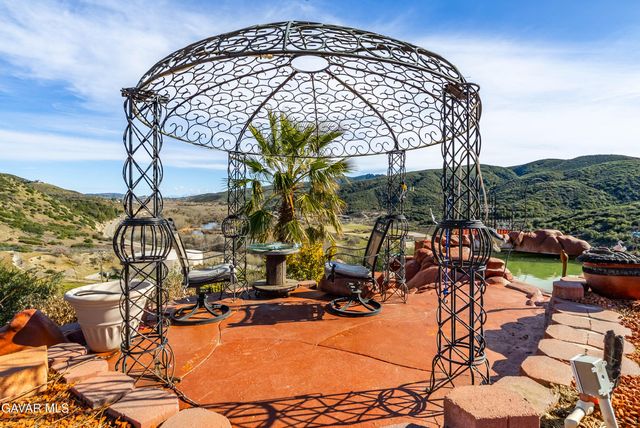 43738 Mountain View Road, Lake Hughes, CA 93532