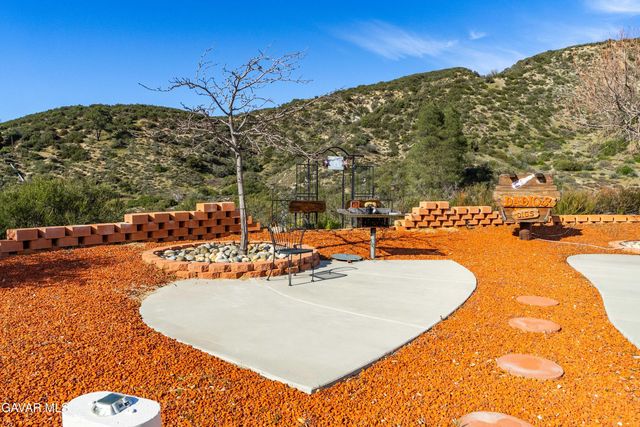 43738 Mountain View Road, Lake Hughes, CA 93532