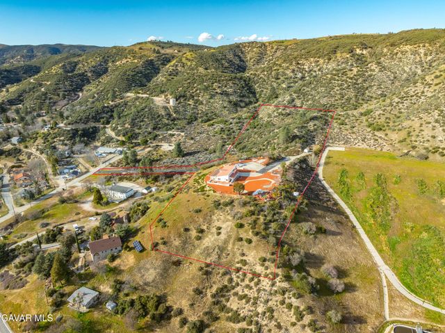 43738 Mountain View Road, Lake Hughes, CA 93532