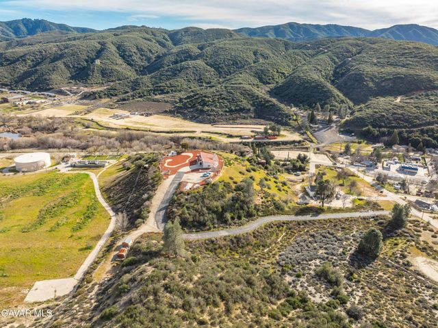 43738 Mountain View Road, Lake Hughes, CA 93532