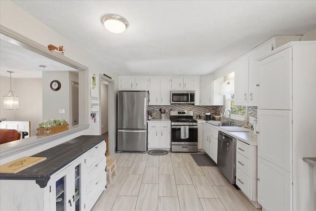 4 Flintlock Ln, Dedham, MA 02026