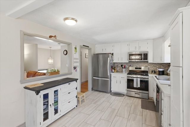 4 Flintlock Ln, Dedham, MA 02026