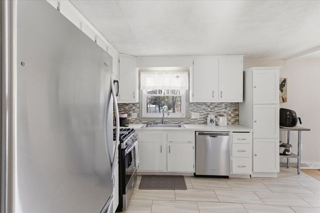 4 Flintlock Ln, Dedham, MA 02026