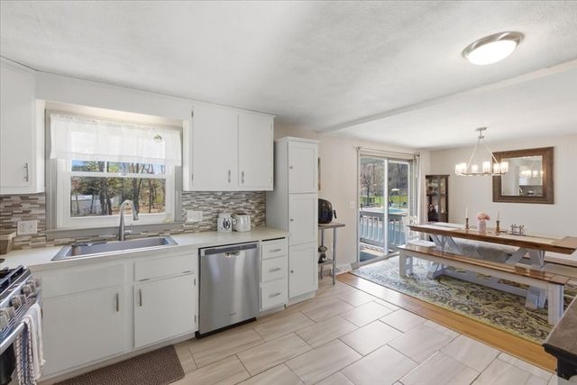 4 Flintlock Ln, Dedham, MA 02026