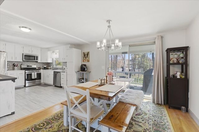 4 Flintlock Ln, Dedham, MA 02026