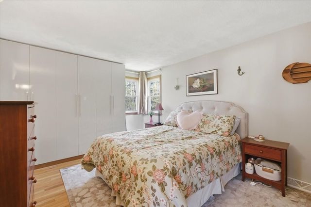 4 Flintlock Ln, Dedham, MA 02026
