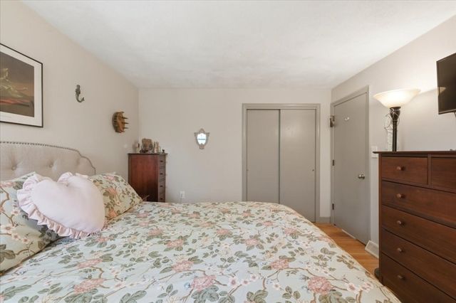 4 Flintlock Ln, Dedham, MA 02026