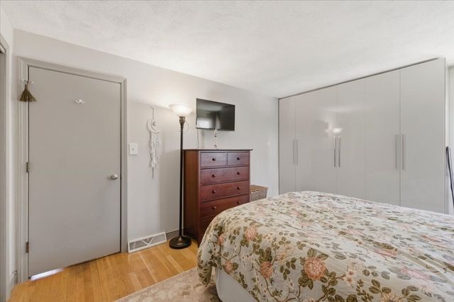 4 Flintlock Ln, Dedham, MA 02026