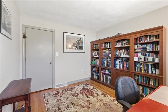 4 Flintlock Ln, Dedham, MA 02026