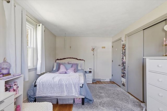 4 Flintlock Ln, Dedham, MA 02026