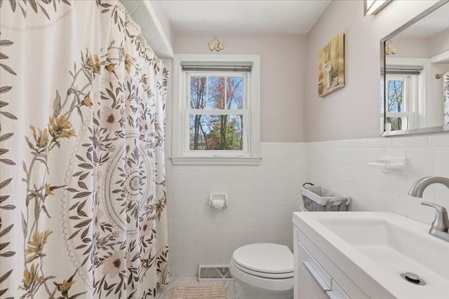 4 Flintlock Ln, Dedham, MA 02026