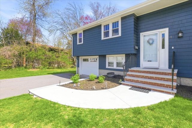 4 Flintlock Ln, Dedham, MA 02026