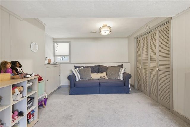 4 Flintlock Ln, Dedham, MA 02026