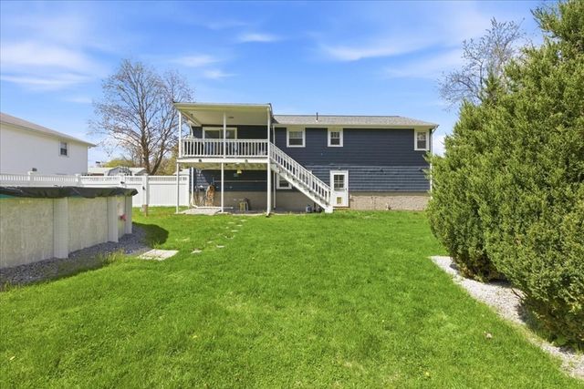 4 Flintlock Ln, Dedham, MA 02026