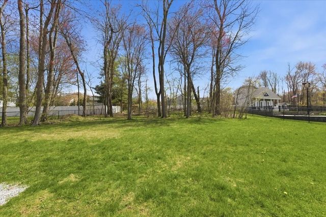 4 Flintlock Ln, Dedham, MA 02026