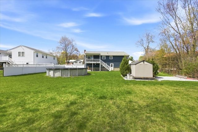 4 Flintlock Ln, Dedham, MA 02026