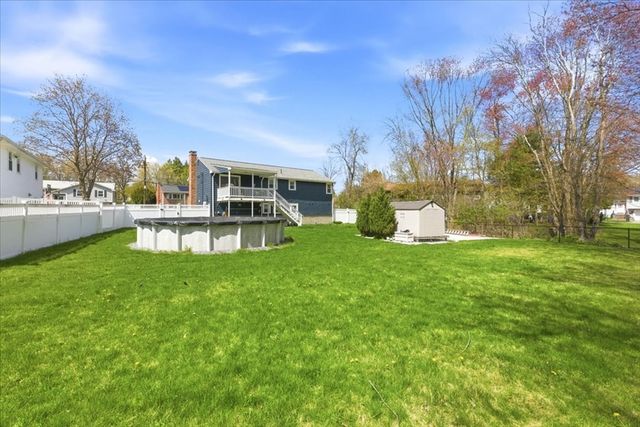 4 Flintlock Ln, Dedham, MA 02026