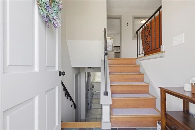 4 Flintlock Ln, Dedham, MA 02026