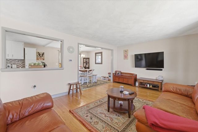 4 Flintlock Ln, Dedham, MA 02026