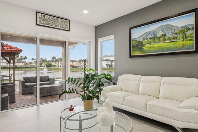 11280 NW 77th Ter, Doral, FL 33178