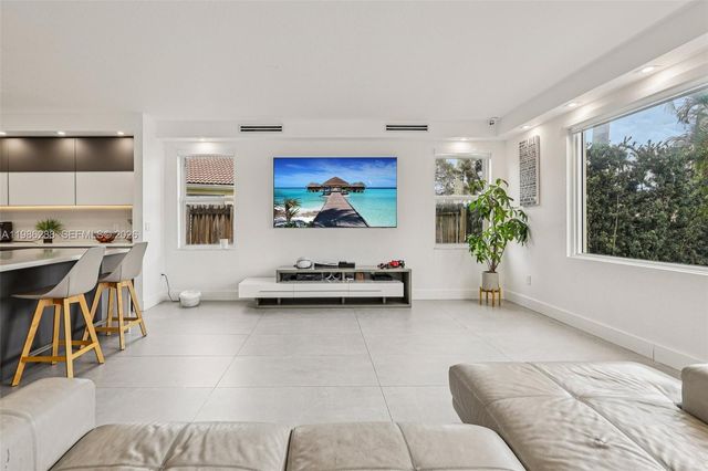 11280 NW 77th Ter, Doral, FL 33178