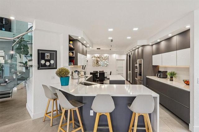 11280 NW 77th Ter, Doral, FL 33178