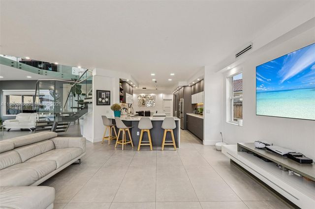 11280 NW 77th Ter, Doral, FL 33178