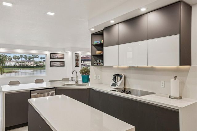 11280 NW 77th Ter, Doral, FL 33178