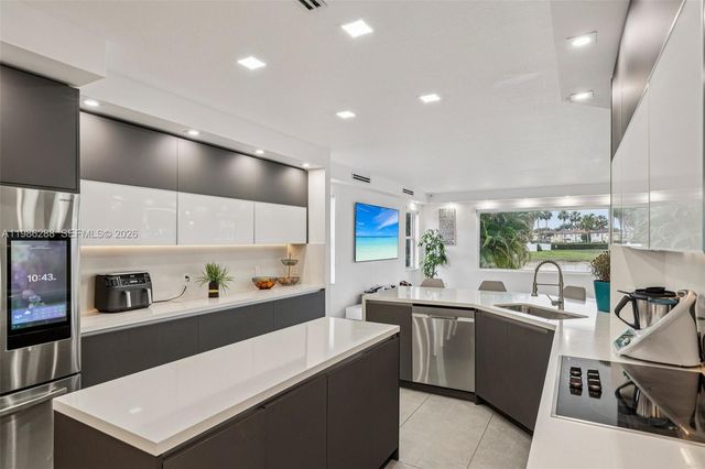 11280 NW 77th Ter, Doral, FL 33178