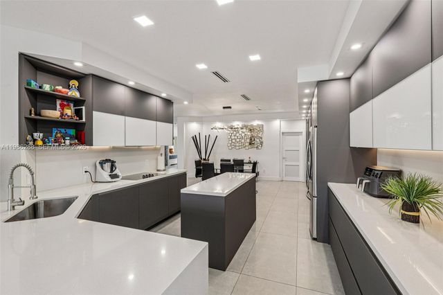 11280 NW 77th Ter, Doral, FL 33178