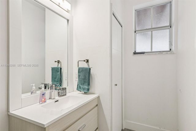 11280 NW 77th Ter, Doral, FL 33178