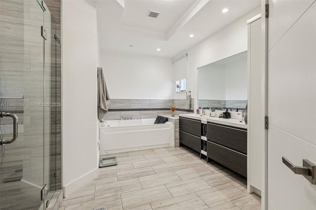 11280 NW 77th Ter, Doral, FL 33178