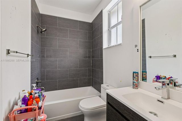 11280 NW 77th Ter, Doral, FL 33178