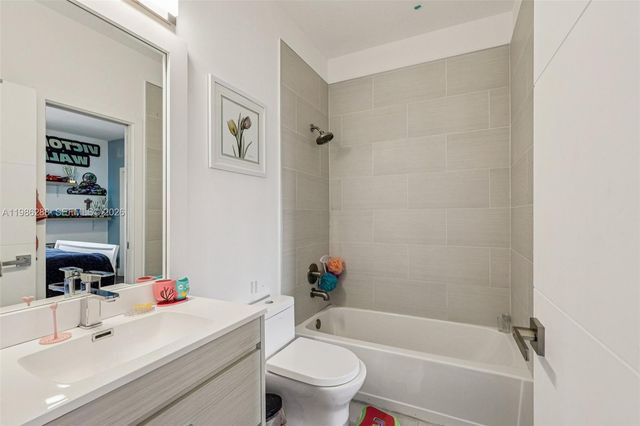 11280 NW 77th Ter, Doral, FL 33178