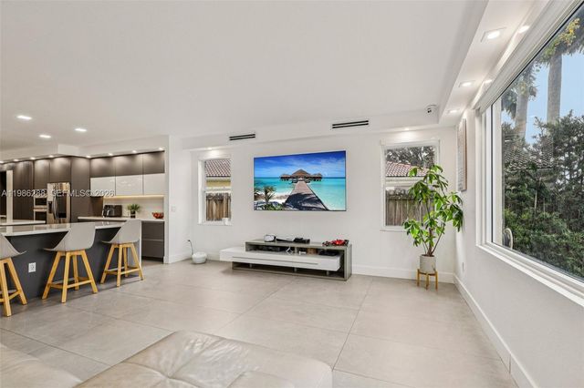 11280 NW 77th Ter, Doral, FL 33178