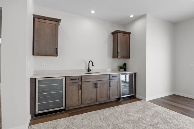 624 Rock Ridge Road, Tiffin, IA 52340