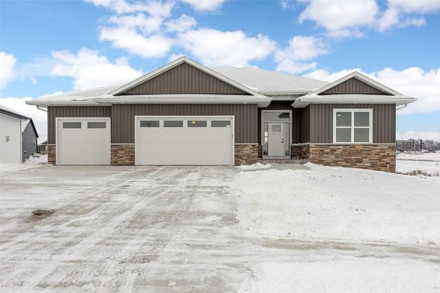 624 Rock Ridge Road, Tiffin, IA 52340