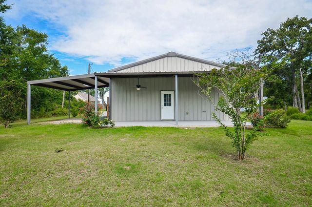 24719 Roscommon, Hempstead, TX 77445