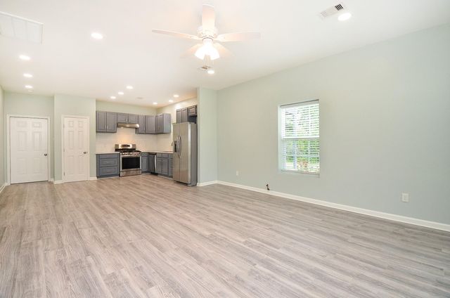 24719 Roscommon, Hempstead, TX 77445