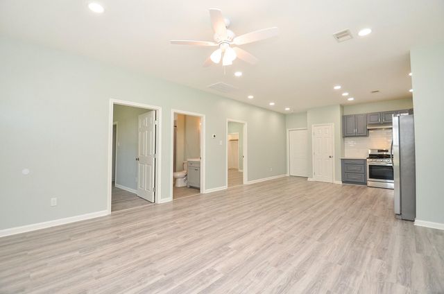 24719 Roscommon, Hempstead, TX 77445