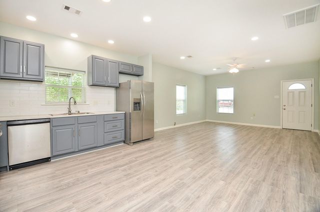 24719 Roscommon, Hempstead, TX 77445