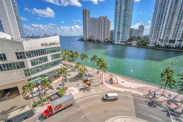 300 S Biscayne Blvd L-822, Miami, FL 33131